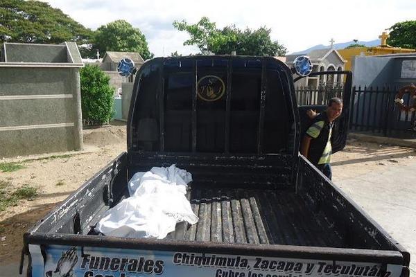 Dos niños de 6 y 4 años murieron soterrados en una aldea de Camotán, en Chiquimula. (Foto Prensa Libre: Edwin Paxtor)