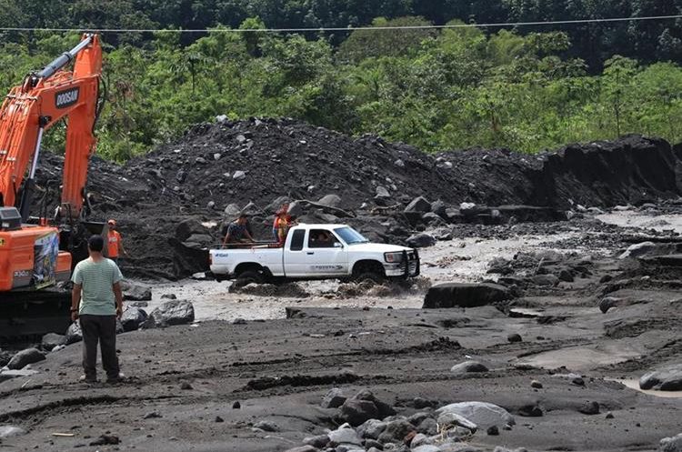 Uno de los tantos ríos que recorren el departamento de Escuintla y que podrían desbordarse por el descenso de material volcánico. (Foto Prensa Libre: Hemeroteca PL)