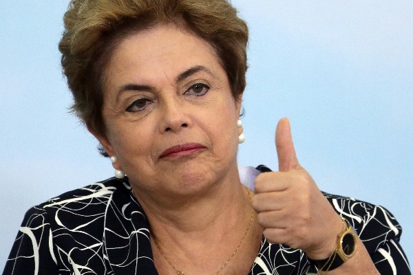 Dilma Rousseff, presidenta de Brasil, amenazada por un juicio político. (Foto Prensa Libre:AFP)