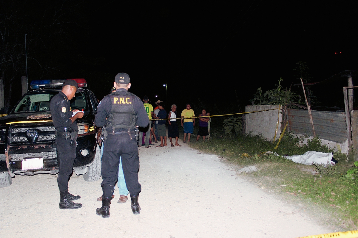 Lugar donde quedó el cadáver de José Domingo Pérez, en San Benito, Petén. (Foto Prensa Libre: Rigoberto Escobar)