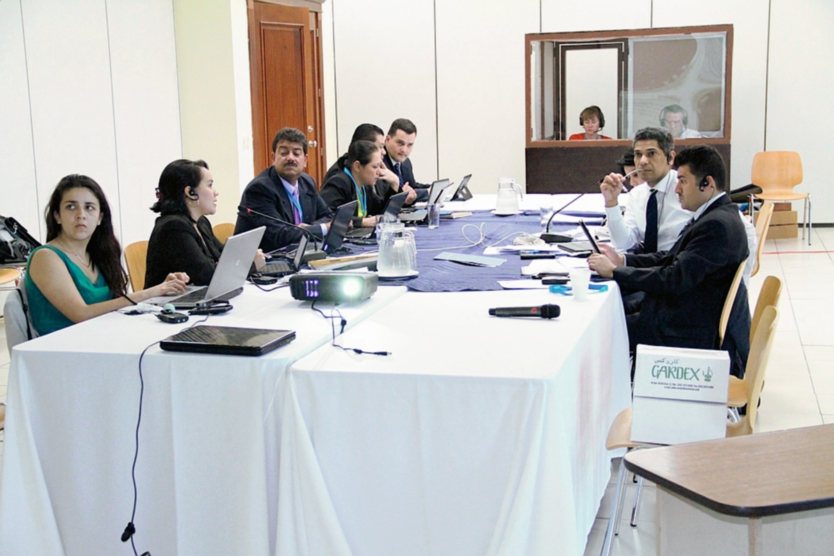 Equipo de negociación de ambas naciones discuten el acuerdo. (Foto Prensa Libre: Cortesía Mineco).