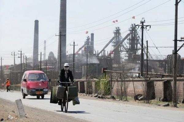 En China, se prolonga el cese de producción en tierras raras, donde se encuentran minerales no ferrosos que sirven para pantallas de televisión, teléfono y otros aparatos. (Foto: Prensa Libre, AFP).