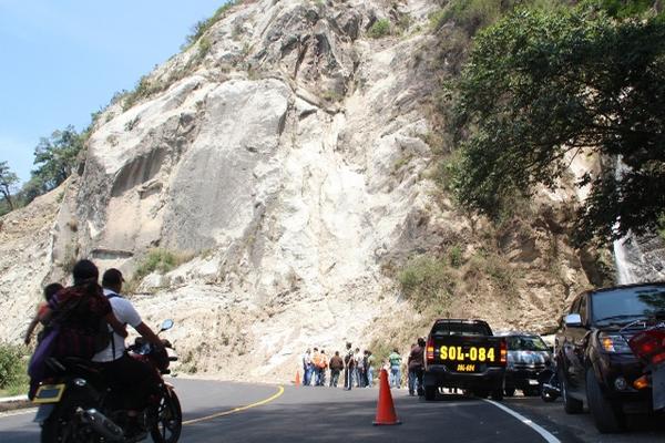 Cerro La Catarata, en el km 144, ruta de Sololá a Panajachel, uno de los puntos más propensos a derrumbes por el invierno. (Foto Prensa Libre, Ángel Julajuj)<br _mce_bogus="1"/>