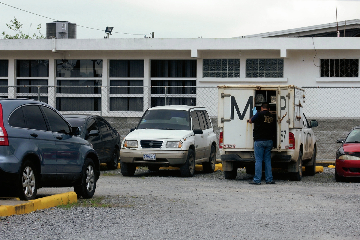 La Policía Nacional Civil y el MP efectuó operativos en busca de los asaltantes. (Foto Prensa Libre: Edwin Perdomo)