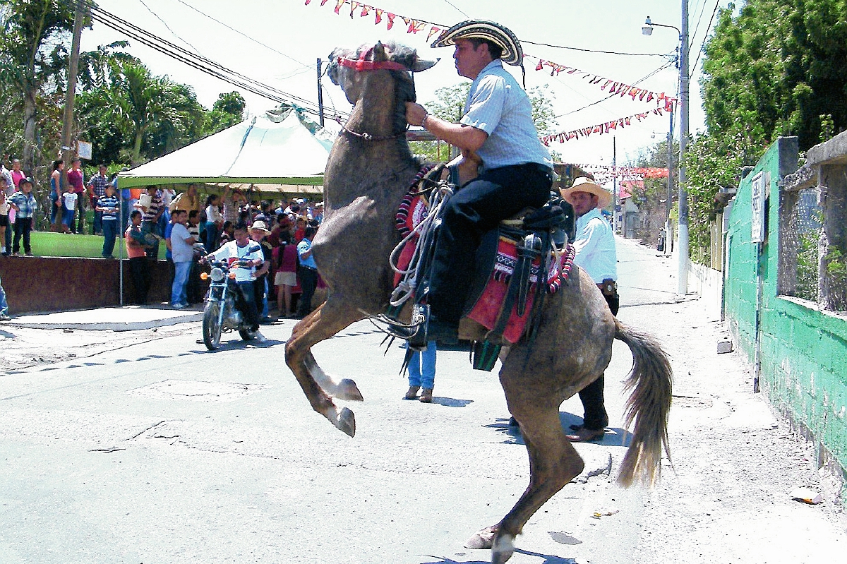 Un jinete que participa en desfile hípico, en San Agustín, Acasaguastlán, El Progreso. (Foto Prensa Libre: Héctor Contreras)