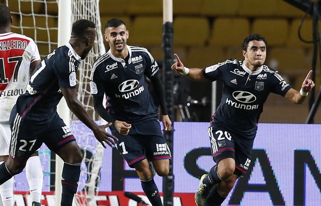 Rafael Pereira Da Silva celebra su gol, que dio el empate del Lyon. (Foto Prensa Libre: AFP)