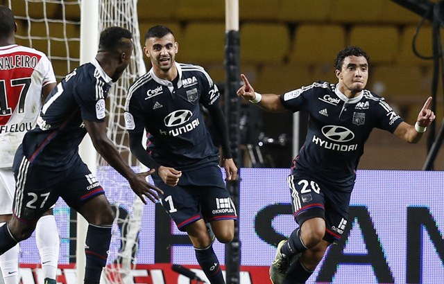 Rafael Pereira Da Silva celebra su gol, que dio el empate del Lyon. (Foto Prensa Libre: AFP)