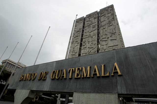 El Banco de Guatemala es la sede de la JM. (Foto Prensa Libre: Edwin Bercián)