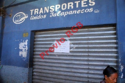 Oficina donde venden los boletos permanece cerrada por el paro de buses en Jalapa. (Foto Prensa Libre: Hugo Oliva)