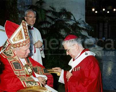 2001: monseñor Quezada Toruño es designado arzobispo