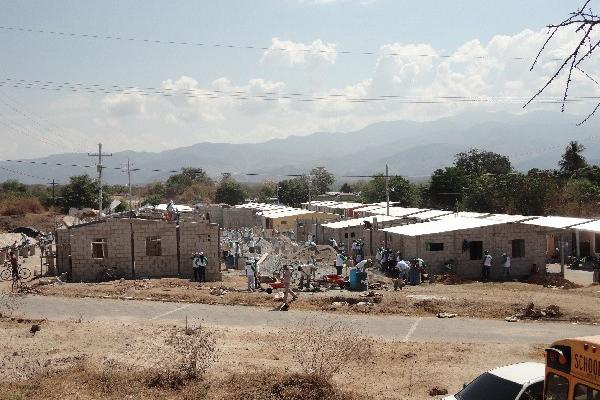 Hábitat por Anway construye viviendas a familias pobres  en Usumatlán.