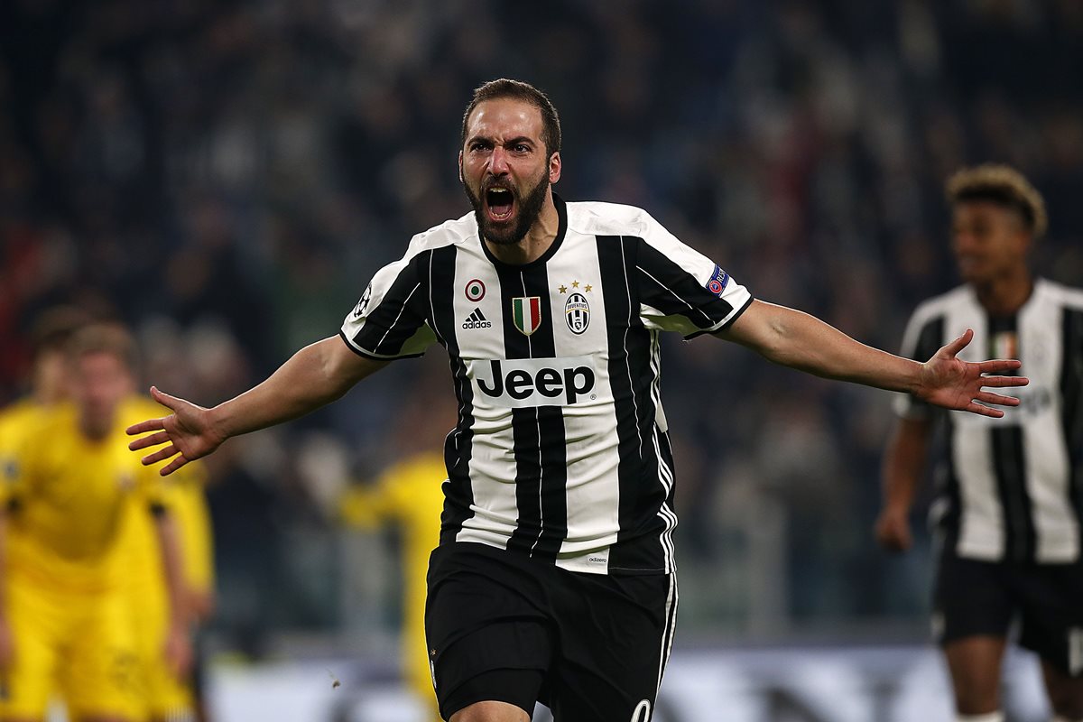 Gonzalo Higuaín festeja después de haber marcado un gol para la Juventus contra el Dinamo de Zagreb. (Foto Prensa Libre: AFP).