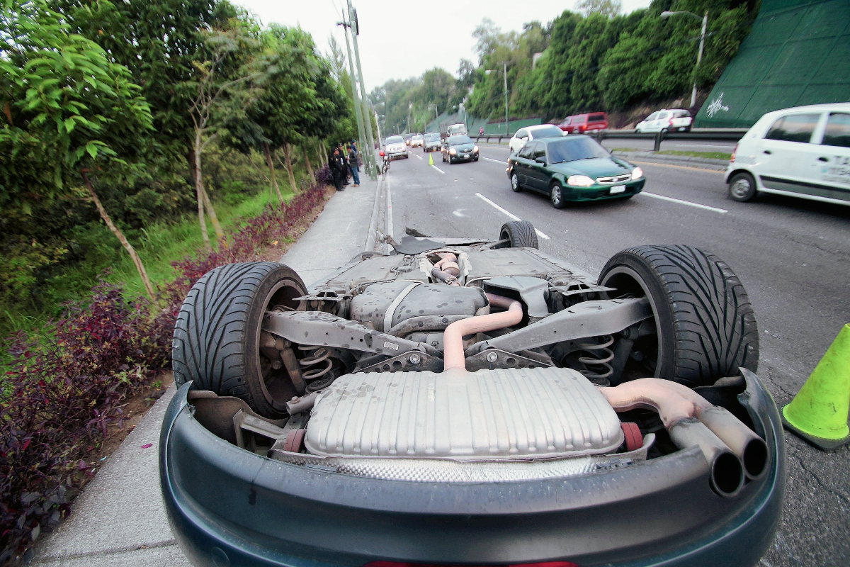 La mayoría de accidentes de tránsito se dan por exceso de velocidad. (Foto Prensa Libre: Hemeroteca PL)