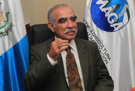 Efraín Medina, dejará el cargo de Ministro de Agricultura el 14 de enero, pero a la fecha no se ha nombrado a quien lo sustituirá. (Foto Prensa Libre: Hemeroteca PL)