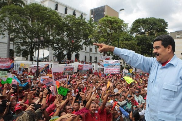 Nicolás Maduro llama a una rebelión nacional contra aplicación de la Carta Democrática. (Foto Prensa Libre:AFP).