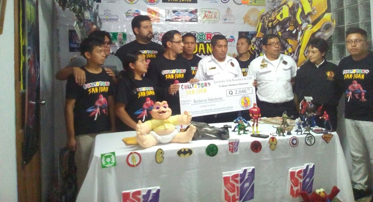 Bomberos Voluntarios de San Juan Sacatepéquez han sido beneficiados con las actividades. (Foto Prensa Libre: Cortesía Collectors San Juan).