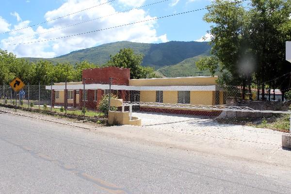 salas de    urgencia  del hospital de Guastatoya están abandonadas.