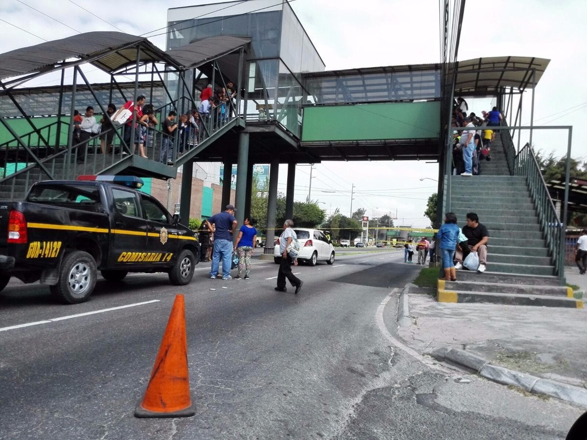 El accidente tuvo lugar en la Calzada Aguilar Batres. (Foto Prensa Libre: Gabriela López)