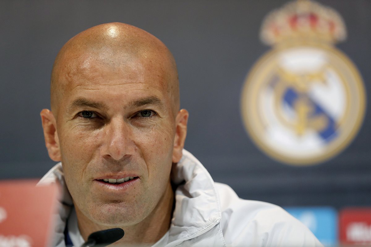 El técnico francés Zinedine Zidane atiende las preguntas de los periodistas durante la conferencia de prensa de este viernes. (Foto Prensa Libre: EFE)