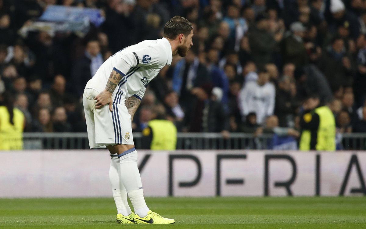 Sergio Ramos salió con un golpe del partido contra el Nápoli en la ida de los octavos de final de la Liga de Campeones de Europa. (Foto Prensa Libre: EFE)