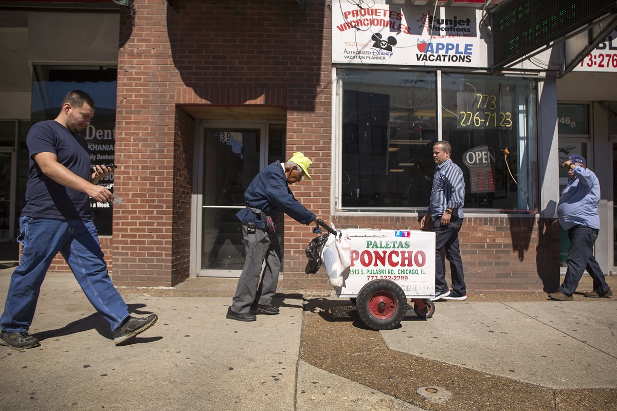 Fidencio Sánchez a diario ha recorrido las calles de Chicago en los veranos de los últimos 23 años. (Foto Prensa Libre: AP).