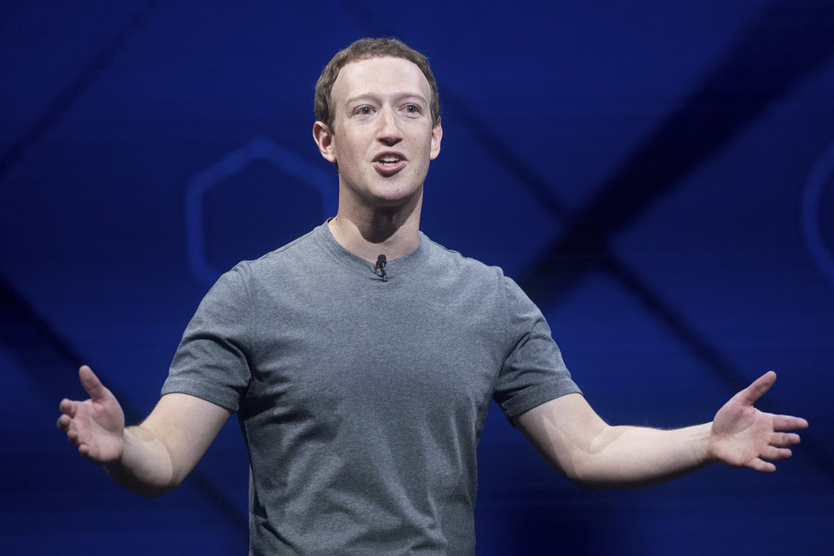 Mark Zuckerberg, fundador de Facebook desea que su equipo pueda comprender los sistemas de imágenes cerebrales y las prótesis neurológicas. (Foto Prensa Libre: AP)