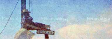 Muñeco de Judas atado a un poste durante el Sábado de Gloria de 1983. Hemeroteca PL