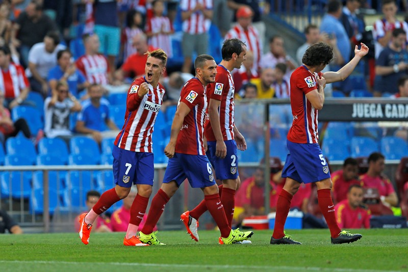 Antoine Griezmann celebra el gol del triunfo del Atlético de Madrid. (Foto Prensa Libre: AP)
