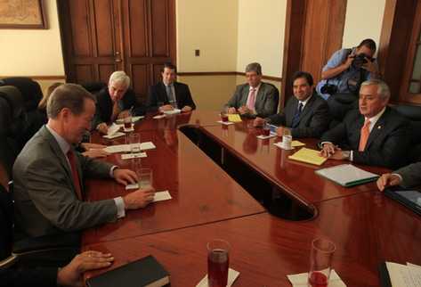 William Brownfield se reúne con el presidente Otto Pérez en Casa Presidencial (Foto Prensa Libre: Estuardo Paredes)