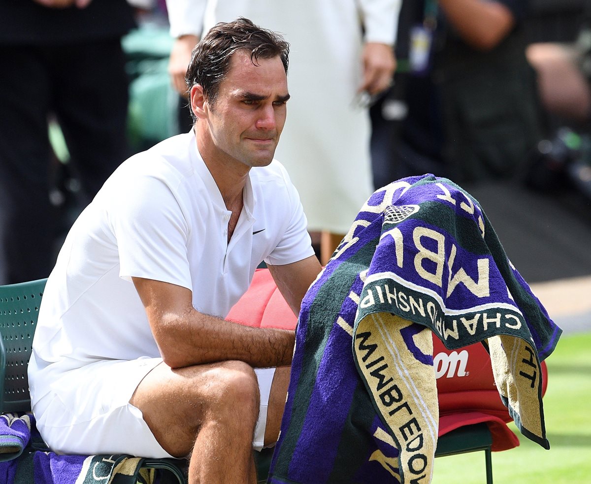 Roger Federer no pudo contener las lágrimas al final del partido. (Foto Prensa Libre: EFE)