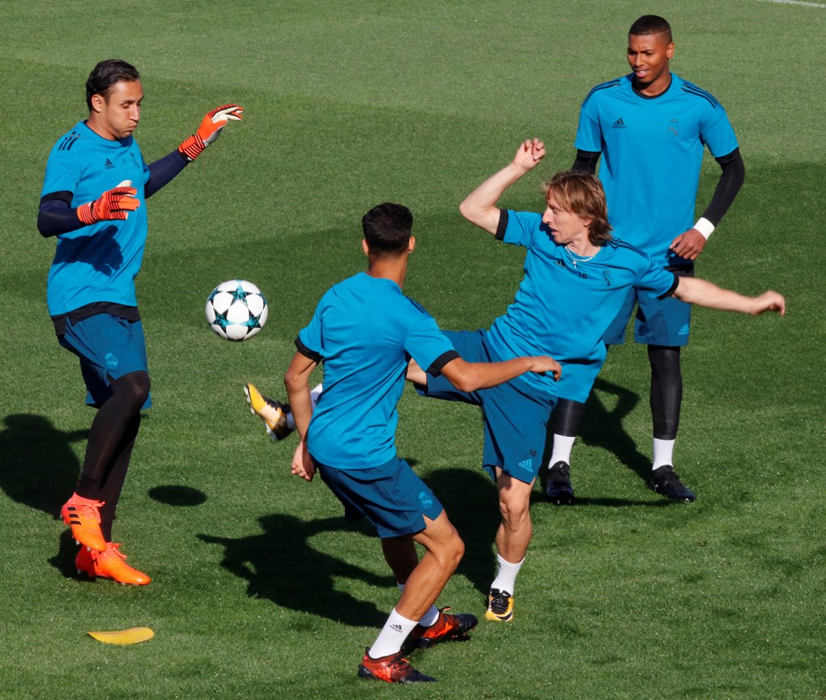 Keylor Navas podría aparecer mañana en el duelo de la Liga de Campeones. (Foto Prensa Libre: EFE)