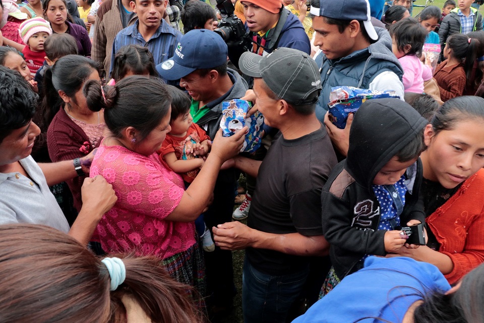 La Navidad en San Cristóbal Verapaz fue especial con la llegada de los marchistas. (Foto Prensa Libre: Eduardo Sam Chun)