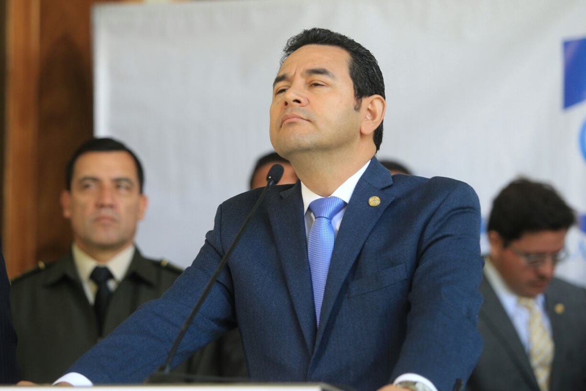 Jimmy Morales durante la conferencia de prensa, luego de la reunión de Gabinete, en Casa Presidencial. (Foto Prensa Libre: Esbin García)