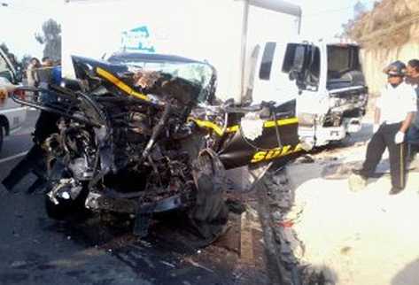 Accidente se produce en el lugar conocido como La Chuchilla, Sololá. (Foto Prensa Libre: Ángel Julajuj)
