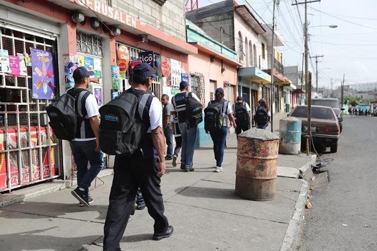 Censistas en San Pedro Carchá, Alta Verapaz denuncian a simpatizantes de la UNE por encuesta que podría ser campaña anticipada y que les está afectado en el proceso de recopilación de información. (Foto Prensa Libre: Hemeroteca PL)