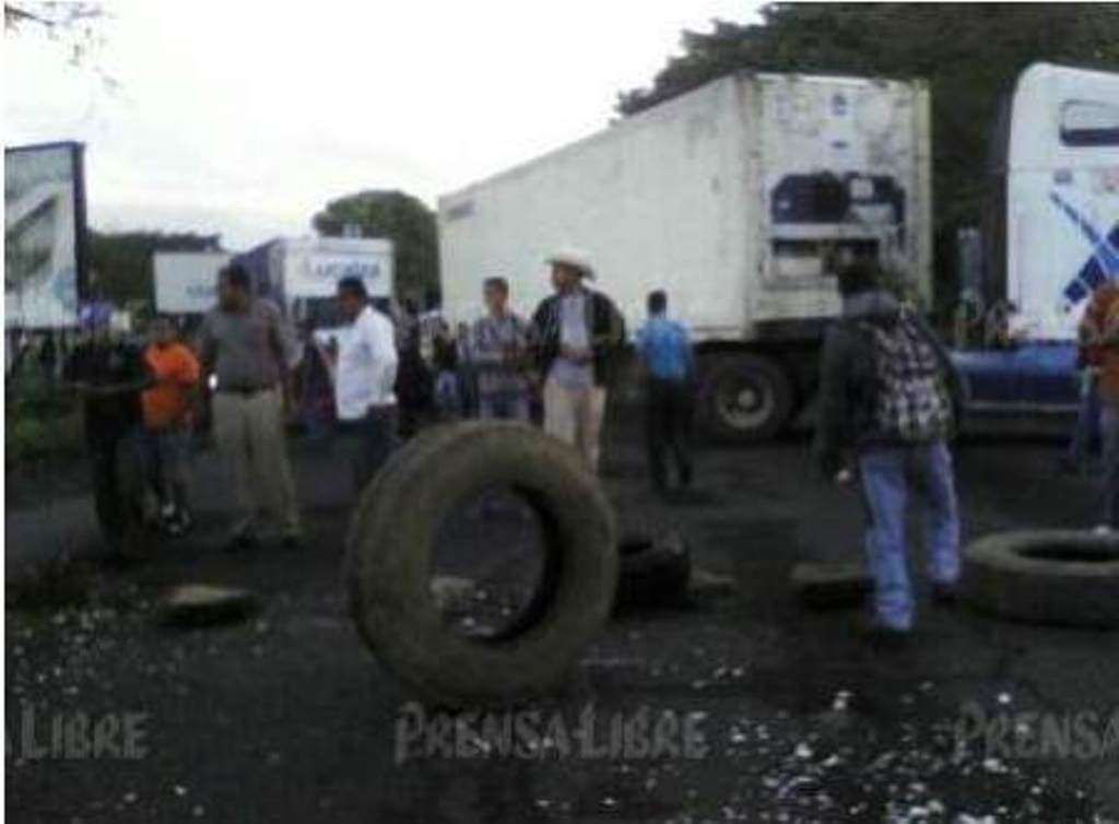 Protesta de campesinos en Cuyotenango, Suchitepéquez. (Foto Prensa Libre: Jorge Tizol).