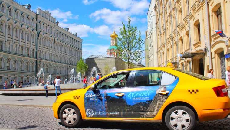 El Inguat brindó fotografías para mostrar como se vería publicidad promociona Guatemala en varias ciudades de Rusia para atraer turistas al país. En la foto, taxis en Moscú. (Foto, Prensa Libre: Inguat).