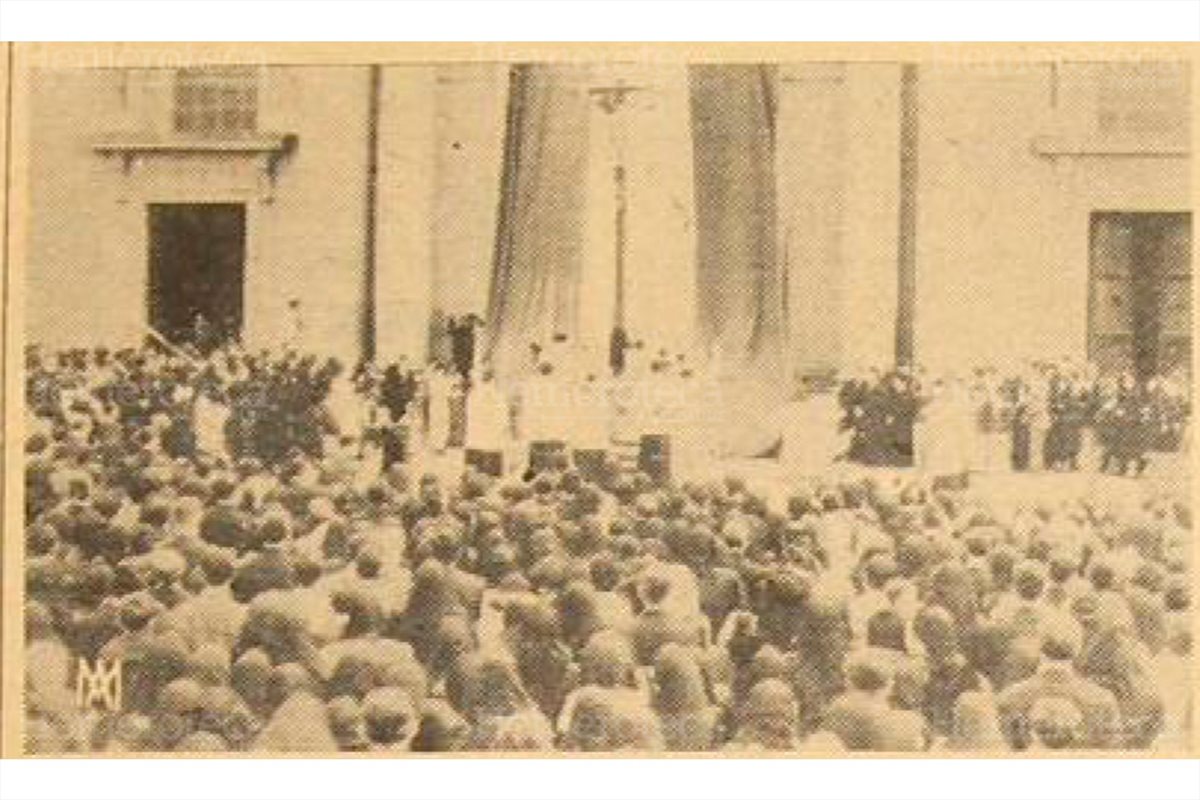 Misa en atrio de Catedral en memoria de artistas muertos en accidente del 27 de octubre de 1951. (Foto: Hemeroteca PL)