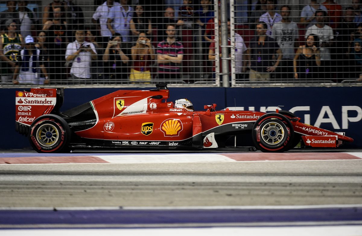 Vettel sacó provecho de la pole position conseguida el sábado. (Foto Prensa Libre: AFP)