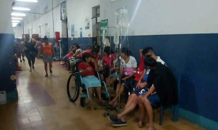 Algunas de las personas afectadas reciben atención en el Hospital Nacional de Mazatenango. (Foto Prensa Libre: Cristian Soto).