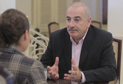 Miguel Harraca, presidente de la Asociación Latinoamericana de Burós de Convenciones y asesor del proyecto, refiere que el país tiene capacidad para atraer reuniones de entre 700 y 800 personas. (Foto Prensa Libre: Álvaro Interiano)