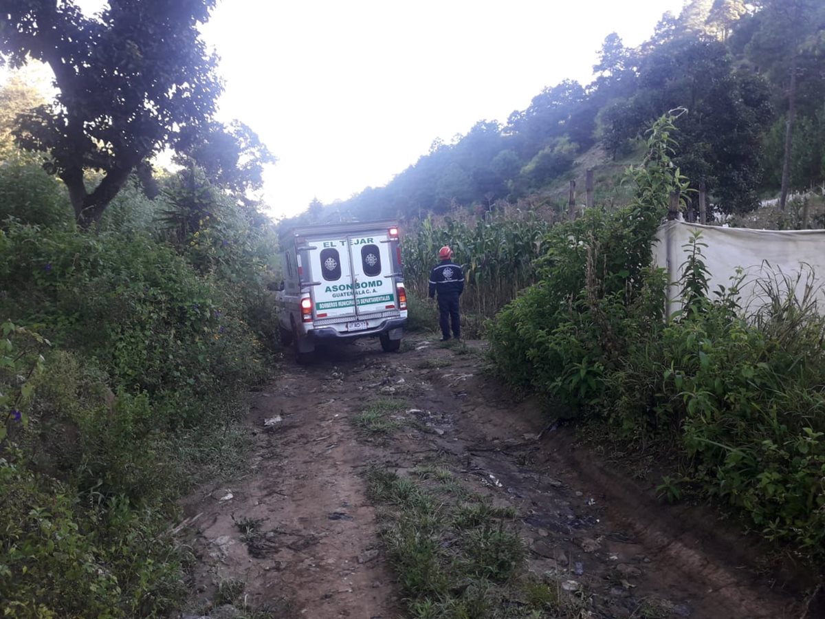 Los socorristas de El Tejar, Chimaltenango, reactivaron la búsqueda esta mañana. (Foto Prensa Libre: Víctor Chamalé)