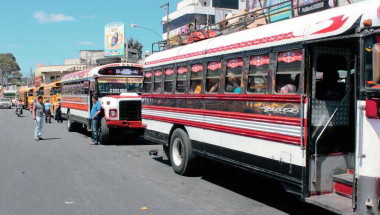 Transportistas de Quetzaltenango son afectados las extorsiones. (Foto Prensa Libre: Carlos Ventura)