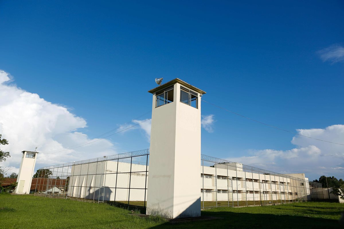Vista de la prisión "Complejo Médico Penal" en el municipio de Pinhais, en la ciudad sureña de Curitiba, Brasil. (Foto Prensa Libre:AFP).