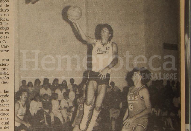 Ricardo Arjona destacaba como jugador de baloncesto a principios de la década de 1980. (Foto: Hemeroteca PL)