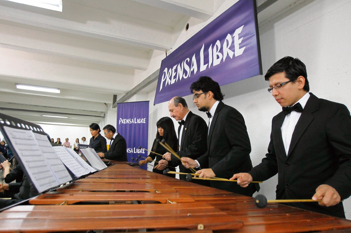 Marimba de Conciertos deleita al público. (Foto Prensa Libre: Paulo Raquec)