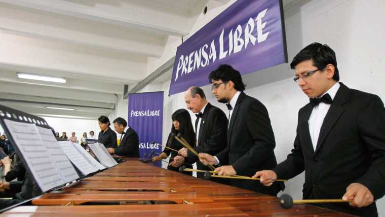 Marimba de Conciertos deleita al público. (Foto Prensa Libre: Paulo Raquec)