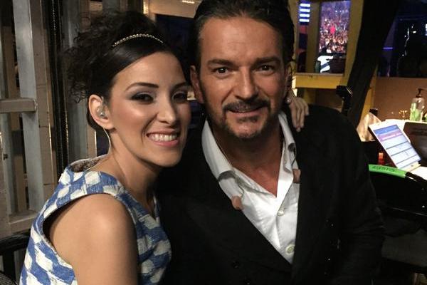 Ricardo Arjona galardonado reonocido como premio a la excelencia, cantó junto a Gaby Moreno