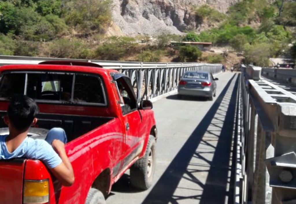 Paso habilitado en área fronteriza en Jalpatagua, Jutiapa. (Foto Prensa Libre: Provial).