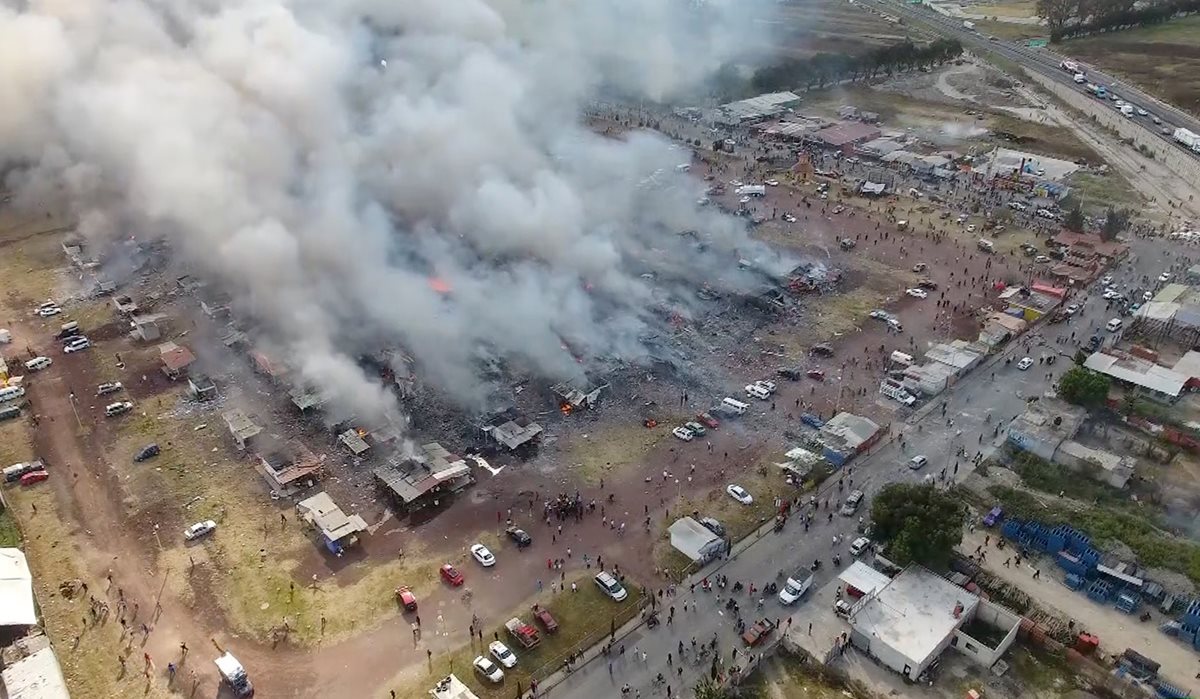 Vista aérea del mercado de pirotecnia San Pablito en México que quedó reducido a cenizas. (Foto Prensa Libre: AFP).